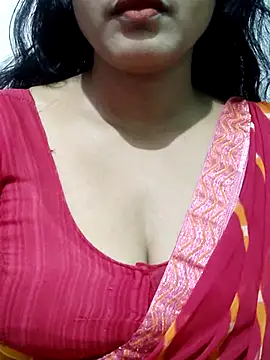 Snapshot of spicysuhana chatting on 10/21/25, 07:42 spicysuhana online show from 10/21/25, 07:42