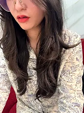 Snapshot of Voyerra_g chatting on 01/14/26, 12:38 Voyerra g online show from 01/14/26, 12:38