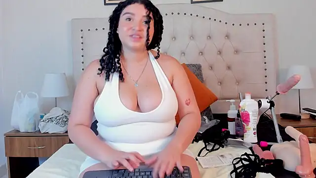 Snapshot of cristhi_esterling chatting on 10/27/25, 12:31 cristhi esterling online show from 10/27/25, 12:31