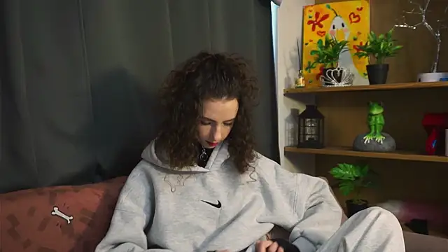 DeneenTurja online show from 09/29/25, 09:25