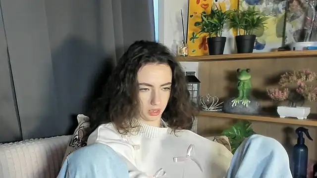 DeneenTurja online show from 10/08/25, 09:29