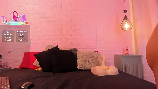 Snapshot of MayteLiu_ chatting on 10/15/25, 12:38 MayteLiu online show from 10/15/25, 12:38