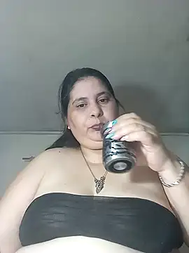 Snapshot of Ayma1983 chatting on 09/24/25, 12:36 Ayma1983 online show from 09/24/25, 12:36