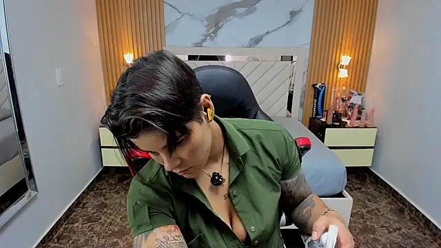 KAROLLJONES1 online show from 11/22/25, 07:46