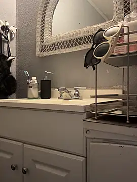 Snapshot of goddessmissmia chatting on 09/30/25, 04:34 goddessmissmia online show from 09/30/25, 04:34