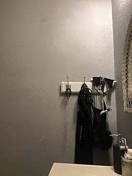 Snapshot of goddessmissmia chatting on 10/08/25, 05:21 goddessmissmia online show from 10/08/25, 05:21