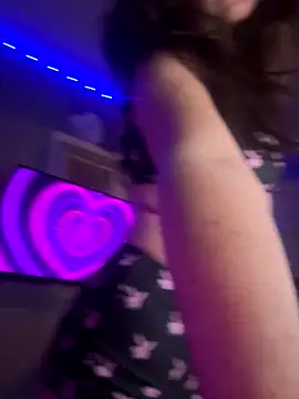 Snapshot of goddessmissmia chatting on 10/24/25, 06:43 goddessmissmia online show from 10/24/25, 06:43