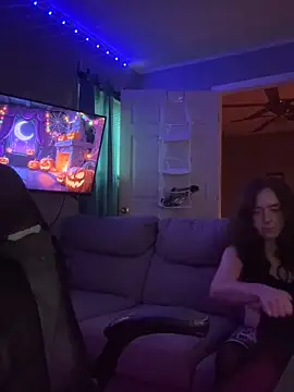 Snapshot of goddessmissmia chatting on 10/28/25, 08:33 goddessmissmia online show from 10/28/25, 08:33