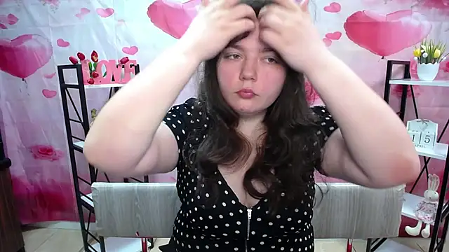 Snapshot of NeonilaLisova chatting on 04/15/26, 11:17 NeonilaLisova online show from 04/15/26, 11:17