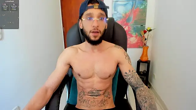 Cristhian teylor  online show from 10/28/25, 02:31