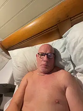 Snapshot of philefc chatting on 10/25/25, 06:54 philefc online show from 10/25/25, 06:54