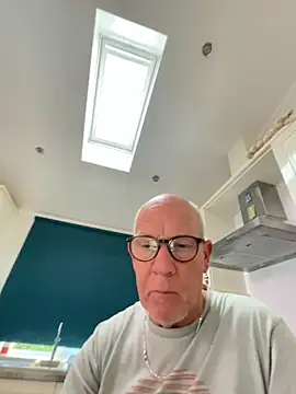 Snapshot of philefc chatting on 10/29/25, 11:23 philefc online show from 10/29/25, 11:23