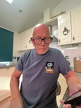 Snapshot of philefc chatting on 11/06/25, 11:44 philefc online show from 11/06/25, 11:44