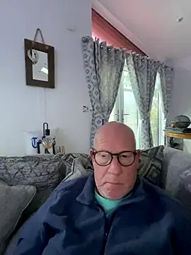 Snapshot of philefc chatting on 11/09/25, 04:05 philefc online show from 11/09/25, 04:05