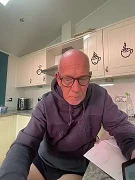 Snapshot of philefc chatting on 11/12/25, 12:49 philefc online show from 11/12/25, 12:49