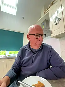 Snapshot of philefc chatting on 11/14/25, 11:42 philefc online show from 11/14/25, 11:42