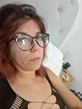 Snapshot of Anayssa_ chatting on 09/18/25, 08:00 Anayssa online show from 09/18/25, 08:00