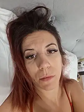 Snapshot of Anayssa_ chatting on 09/19/25, 10:32 Anayssa online show from 09/19/25, 10:32