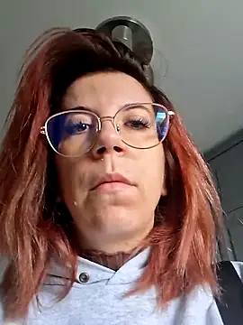 Snapshot of Anayssa_ chatting on 09/30/25, 01:27 Anayssa online show from 09/30/25, 01:27