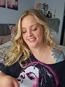 Snapshot of Bridgette03 chatting on 09/29/25, 03:00 Bridgette03 online show from 09/29/25, 03:00