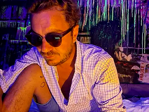 Snapshot of 3615-ULLA chatting on 09/20/25, 12:44 3615-ULLA online show from 09/20/25, 12:44