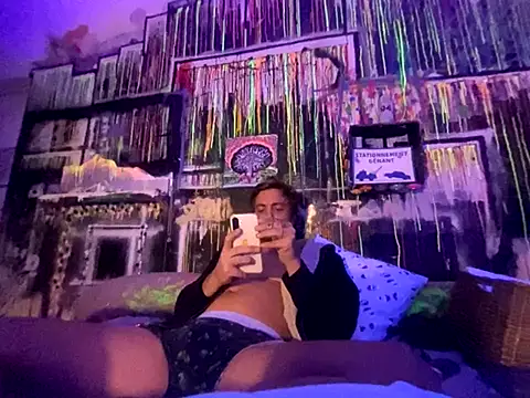 Snapshot of 3615-ULLA chatting on 10/23/25, 11:35 3615-ULLA online show from 10/23/25, 11:35