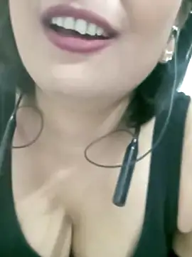 Snapshot of Queen_Kushi4 chatting on 04/02/26, 04:04 Queen Kushi4 online show from 04/02/26, 04:04