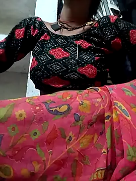 Snapshot of Juhi_chawla chatting on 10/12/25, 11:26 Juhi chawla online show from 10/12/25, 11:26