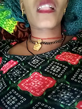 Snapshot of Juhi_chawla chatting on 10/22/25, 08:03 Juhi chawla online show from 10/22/25, 08:03