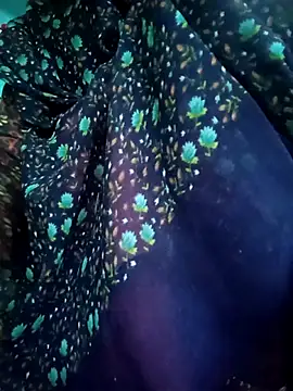 Snapshot of Juhi_chawla chatting on 10/25/25, 12:13 Juhi chawla online show from 10/25/25, 12:13