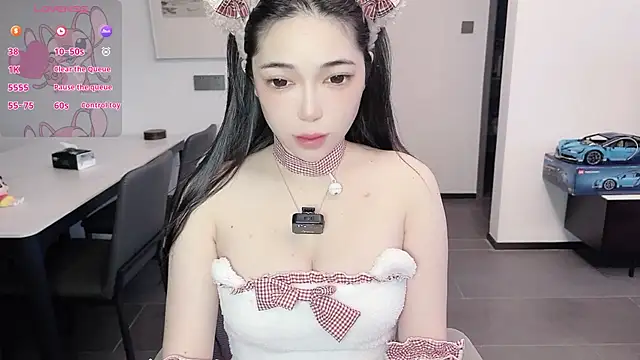 Snapshot of Scarlett-bb chatting on 10/29/25, 11:17 Scarlett-bb online show from 10/29/25, 11:17