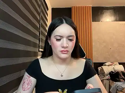 Yhanbeaufort18 online show from 10/02/25, 11:39