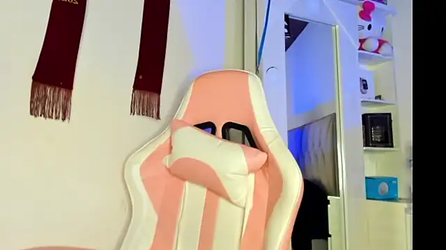 Snapshot of Candy_violetta_ chatting on 09/15/25, 04:40 Candy violetta online show from 09/15/25, 04:40