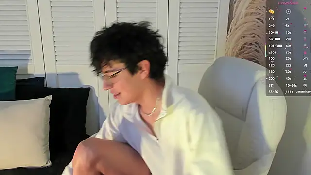 Snapshot of miilo_wolf chatting on 09/18/25, 02:52 miilo wolf online show from 09/18/25, 02:52