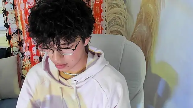 Snapshot of miilo_wolf chatting on 10/09/25, 12:14 miilo wolf online show from 10/09/25, 12:14