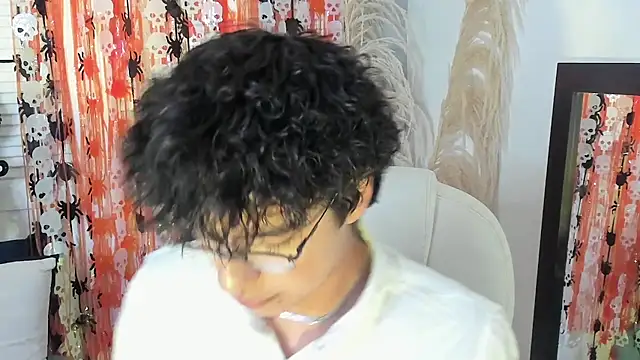 Snapshot of miilo_wolf chatting on 10/15/25, 12:05 miilo wolf online show from 10/15/25, 12:05