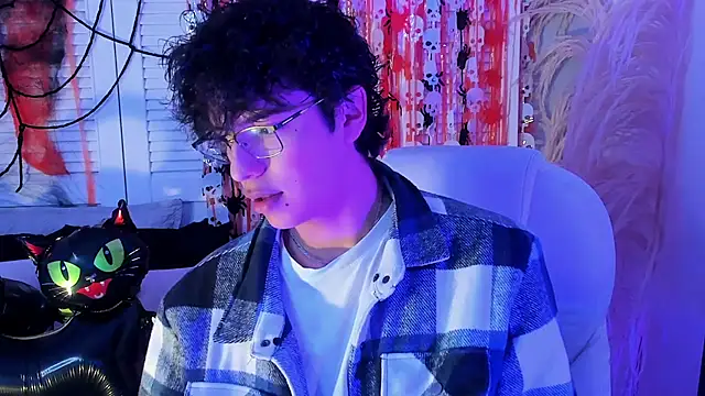 Snapshot of miilo_wolf chatting on 10/16/25, 01:01 miilo wolf online show from 10/16/25, 01:01