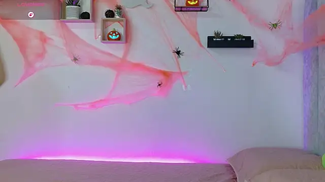 manumontoya  online show from 10/26/25, 05:41