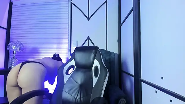 SamaraAnders  online show from 11/13/25, 04:33