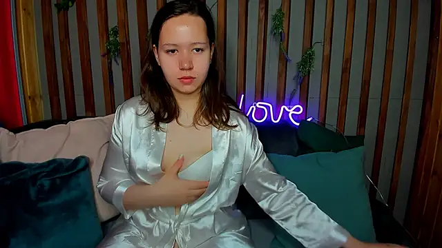 Laura Ellinss online show from 09/27/25, 01:10