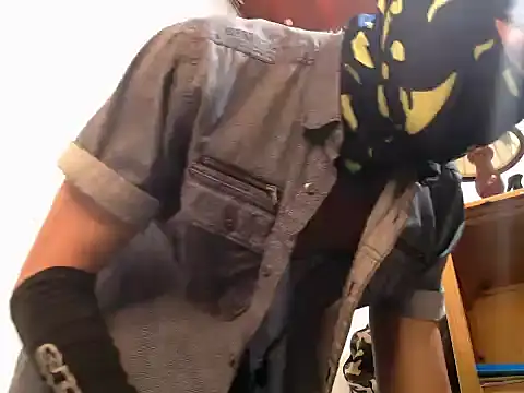 Snapshot of axelknight66 chatting on 10/31/25, 01:39 axelknight66 online show from 10/31/25, 01:39