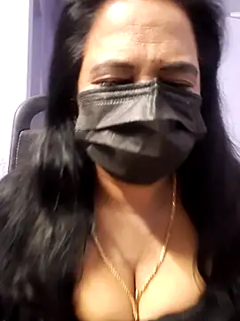 mallu-lover online show from 11/02/25, 11:07