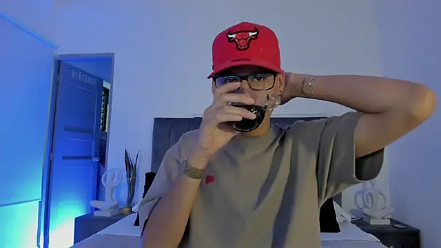 NoahLux online show from 10/25/25, 07:08