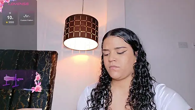 Snapshot of emily_perezz chatting on 11/13/25, 07:35 emily perezz online show from 11/13/25, 07:35