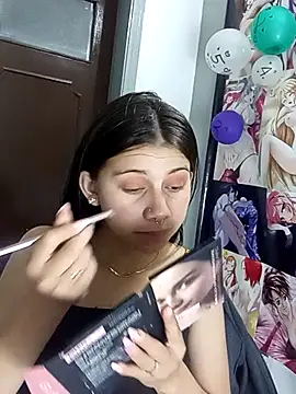 Snapshot of CharlotteSex_ chatting on 09/18/25, 11:23 CharlotteSex online show from 09/18/25, 11:23