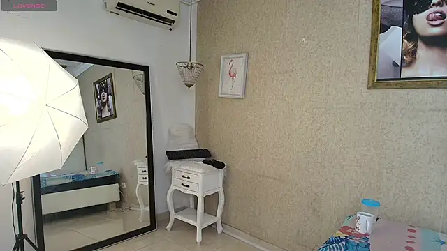 Miladiosa online show from 10/27/25, 11:36