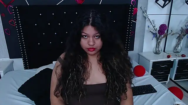 Snapshot of CloeStron chatting on 09/29/25, 12:32 CloeStron online show from 09/29/25, 12:32