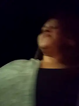 Snapshot of CloeStron chatting on 10/29/25, 01:41 CloeStron online show from 10/29/25, 01:41