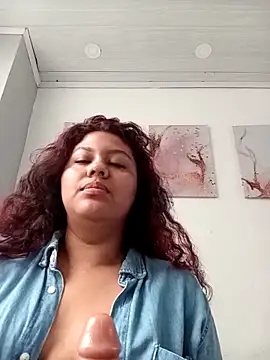 Snapshot of CloeStron chatting on 11/01/25, 01:57 CloeStron online show from 11/01/25, 01:57