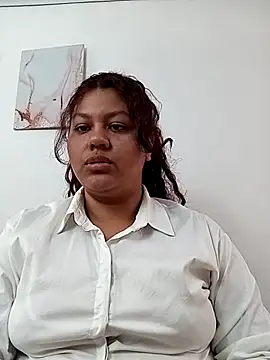 Snapshot of CloeStron chatting on 11/18/25, 02:54 CloeStron online show from 11/18/25, 02:54